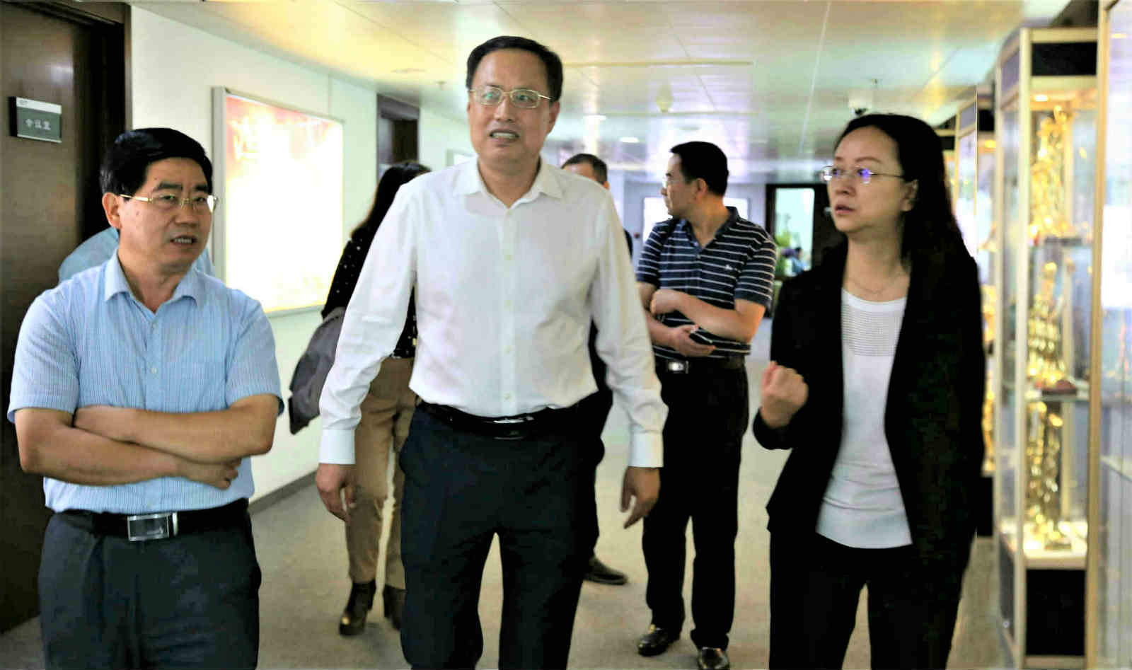 青海省廣播電影電視局局長(zhǎng)申紅興一行調(diào)研山影集團(tuán) 青海省廣播電影電視局局長(zhǎng)申紅興一行調(diào)研山影集團(tuán)