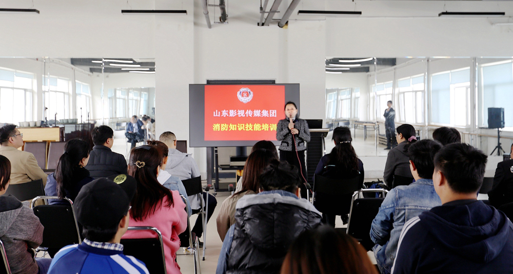 集團(tuán)工會組織消防知識培訓(xùn)和逃生安全演練活動 集團(tuán)工會組織消防知識培訓(xùn)和逃生安全演練活動