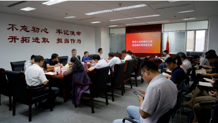 山東影視傳媒集團(tuán)領(lǐng)導(dǎo)帶頭上專題黨課 推動“不忘初心、牢記使命”主題教育深入扎實開展