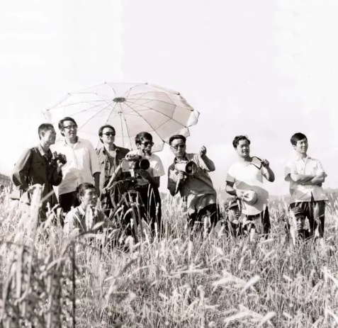 為家國而歌，迎向潮頭更“有戲”