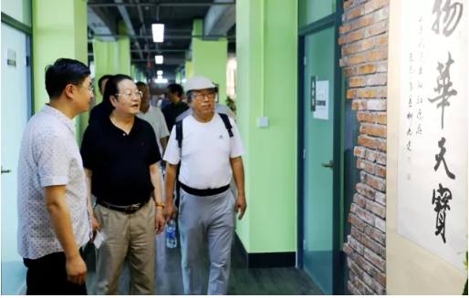 山影集團退休干部一行參觀星工坊